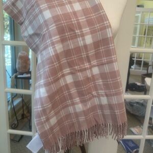 Gap NWOT Pink / White Plaid Blanket Scarf Shawl Soft Cozy Warm with Fringe
